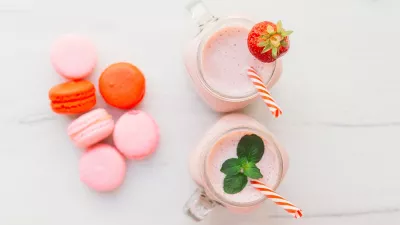 Yoghurtsmoothie met rode bessen en havermout